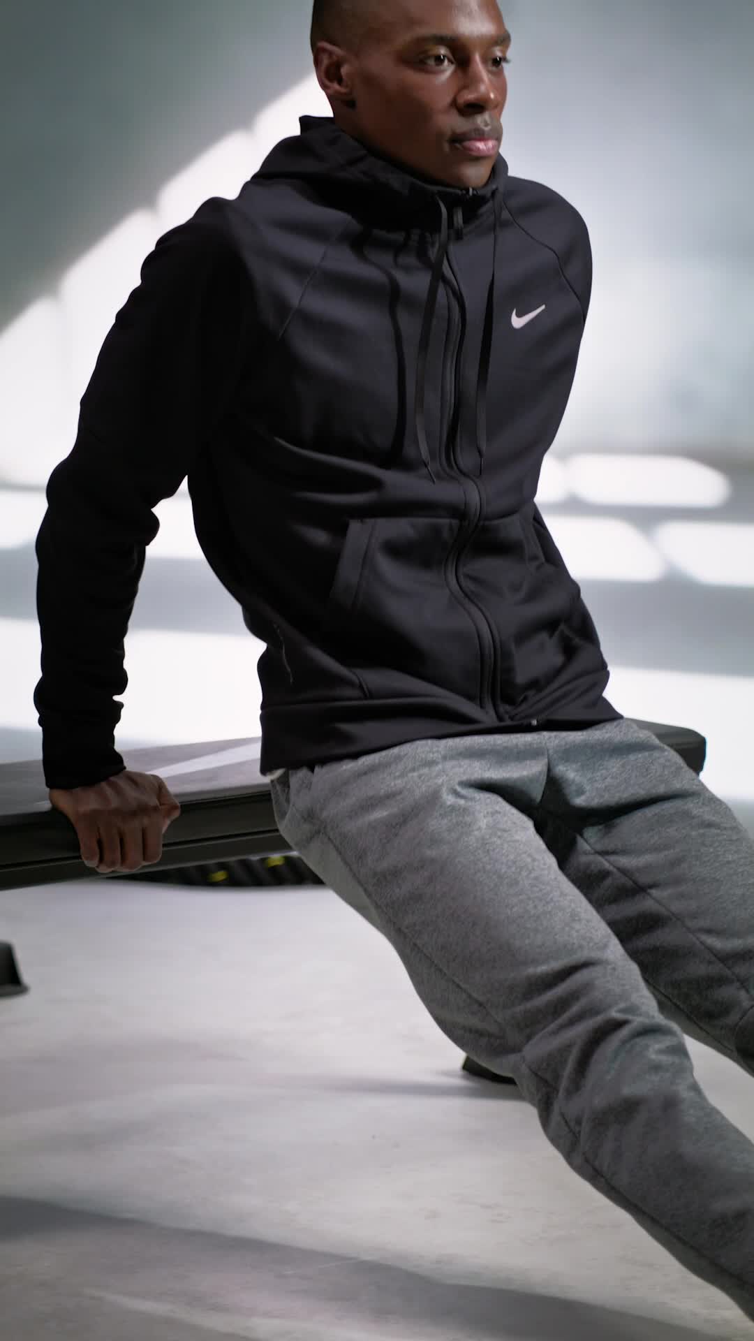 ナイキ NIKE THERMA WNTRZD フルジップ フーディ 美品 黒 S NIKE ナイキ Therma-FIT フルジップ フーディ(ブラック) DQ4831 010